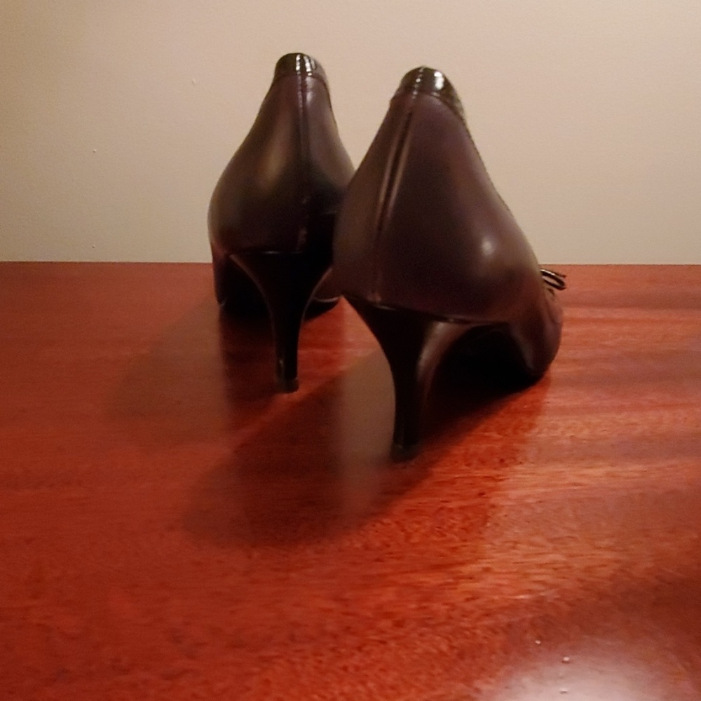 Shoes - Picture 3 of 4